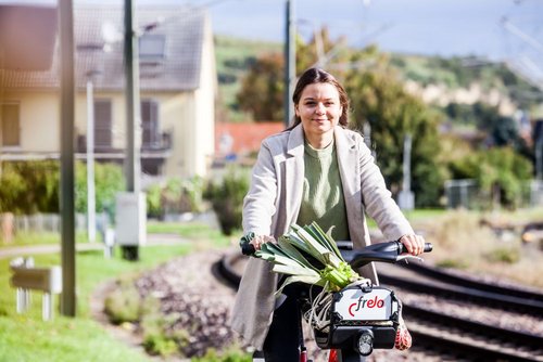 Frau mit Frelo in der Regio
