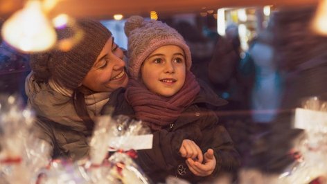 Weihnachtsmotiv Mutter mit Kind 